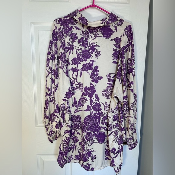 H&M NWT floral button down oversized blouse- 100% viscose- size 12 - Picture 6 of 8